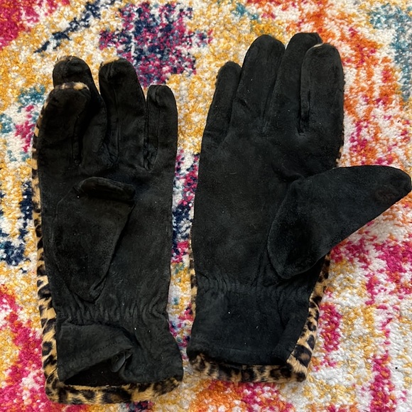 Faux leaopard print fur and genuine leather gloves - Picture 2 of 7